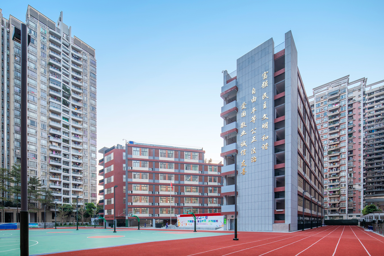 富力广场地块配套中学